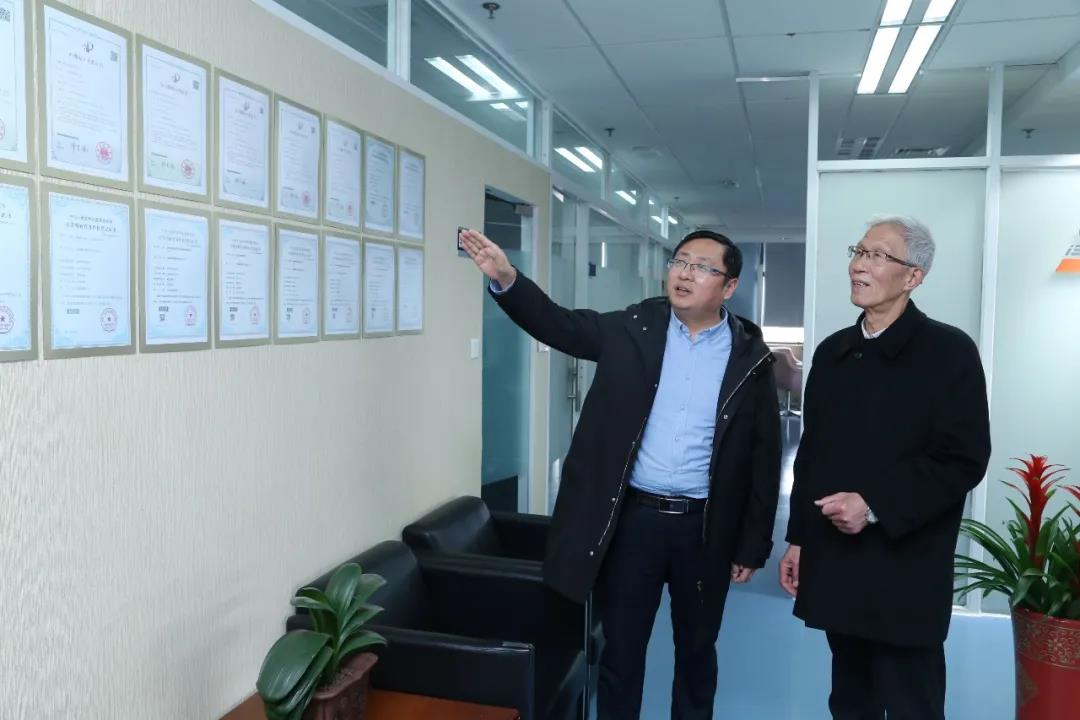 市教委學生事務中心、成才與就業(yè)編輯部、上海市創(chuàng)業(yè)基金會（EFG）、覺群文教基金會領導蒞臨颯智指導(圖6)