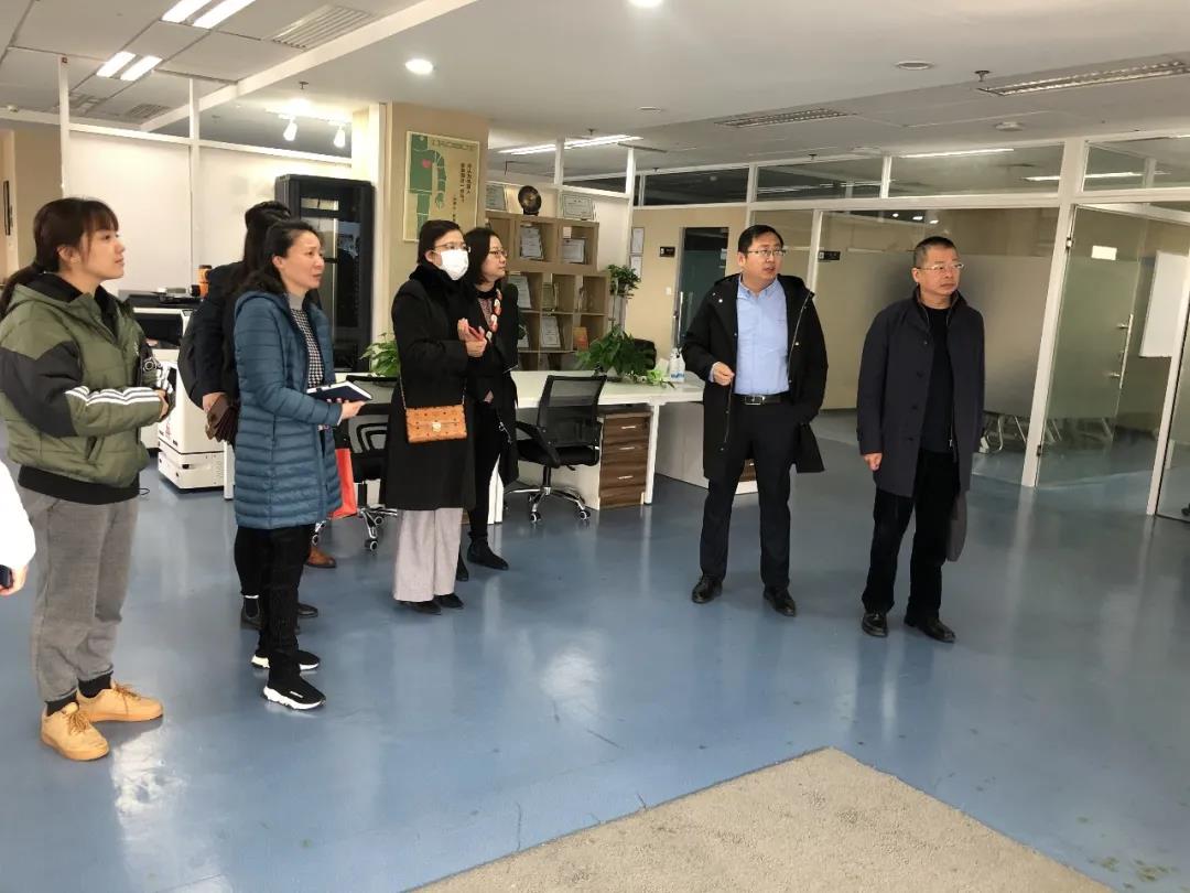 市教委學生事務中心、成才與就業(yè)編輯部、上海市創(chuàng)業(yè)基金會（EFG）、覺群文教基金會領導蒞臨颯智指導(圖2)