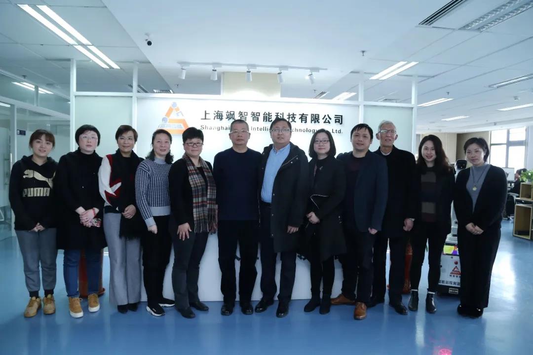 市教委學生事務中心、成才與就業(yè)編輯部、上海市創(chuàng)業(yè)基金會（EFG）、覺群文教基金會領導蒞臨颯智指導(圖1)